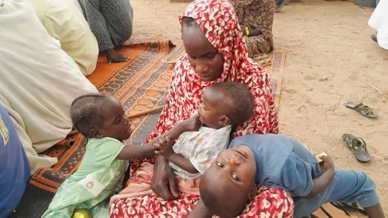 اسرة سودانية تعاني بسبب الحرب