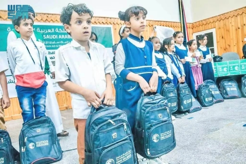 حقائب مدرسية في محافظة المهرة