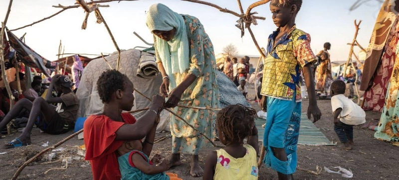 عائلة سودانية تعاني بسبب الحرب (مكة)