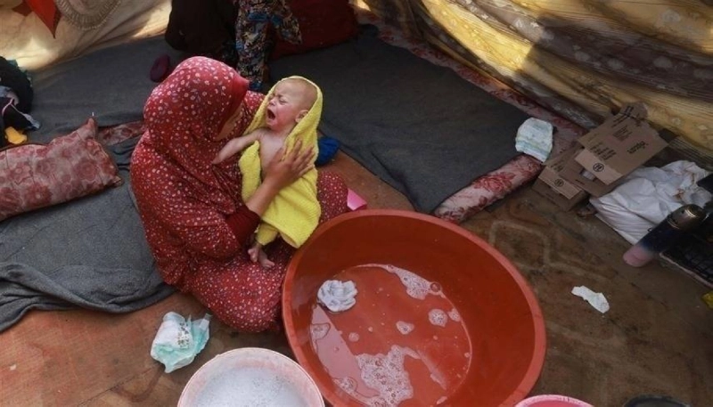طفل أخرج من بين الأنقاض (مكة)