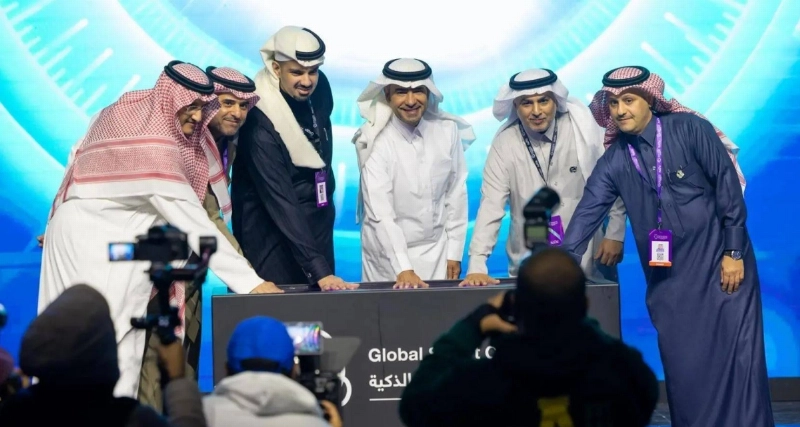 أثناء إطلاق المنصة