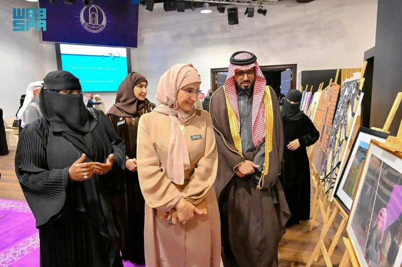 رئيسة الجمعية في احد المعارض (مكة)