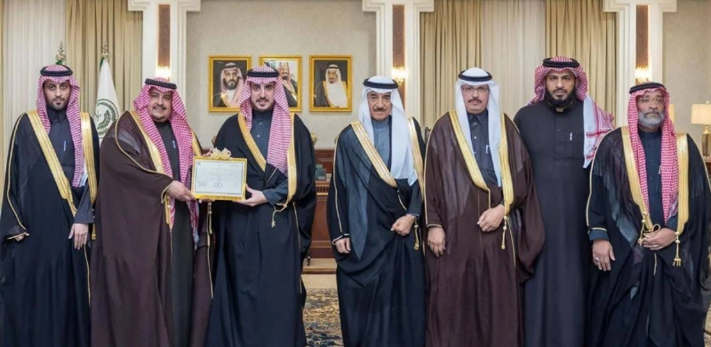 أثناء تسليم الشهادة