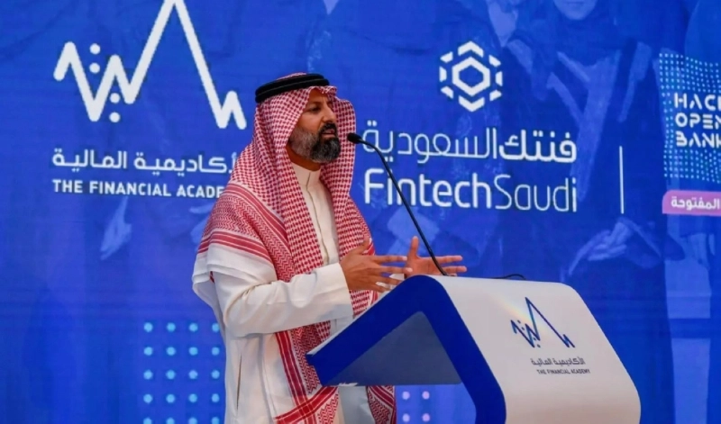 القويز متحدثا في الفعالية