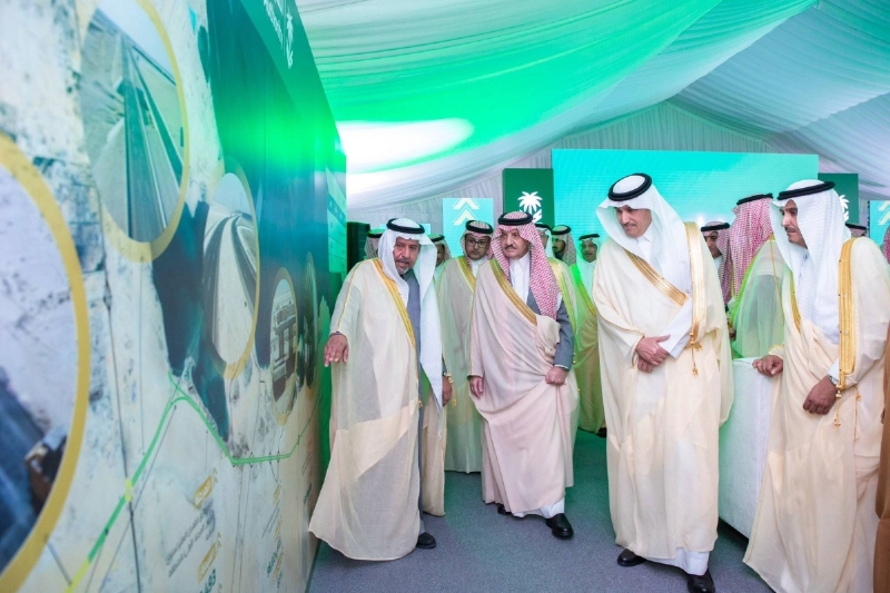 سعود بن نايف خلال تدشين الطريق (مكة)