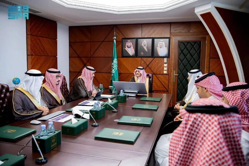 سعود بن نايف خلال التدشين (مكة)