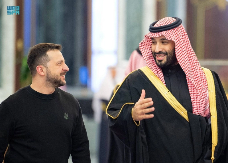 الأمير محمد بن سلمان خلال استقباله فولوديمير زيلينسكي بالرياض أمس (واس)