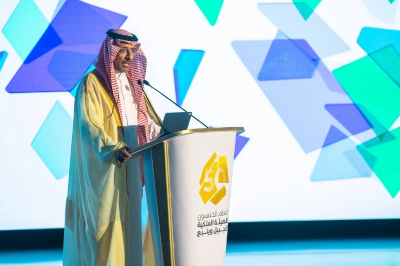 بندر الخريف يلقي كلمته