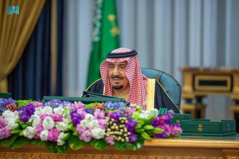 خادم الحرمين لدى ترؤسه جلسة مجلس الوزراء أمس (واس)