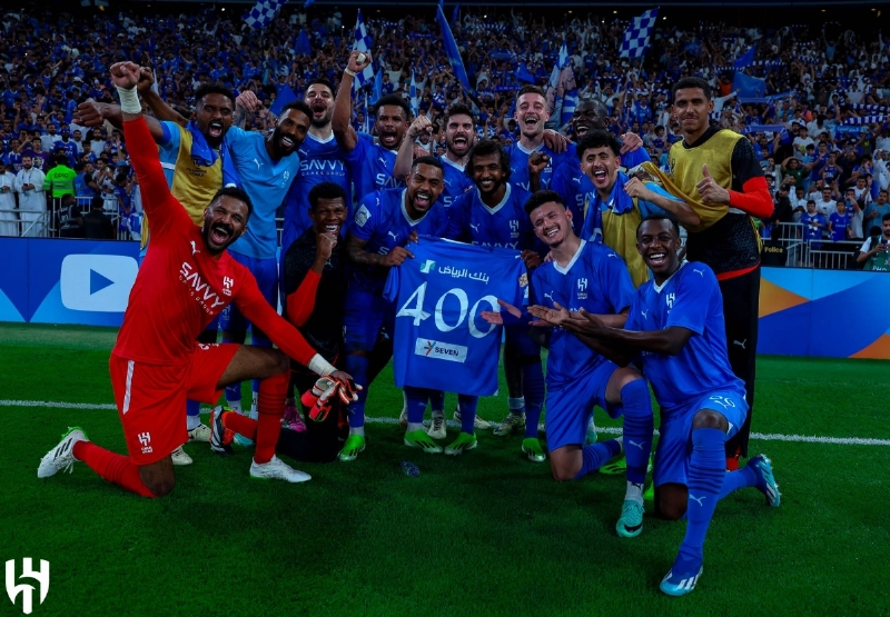 لاعبو الهلال يحتفلون بعد التأهل الآسيوي