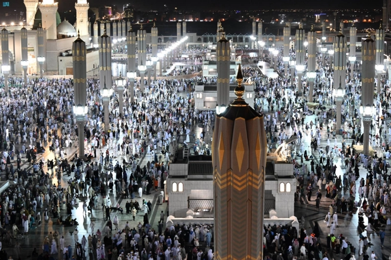 مصلون وزوار بالمسجد النبوي (مكة)