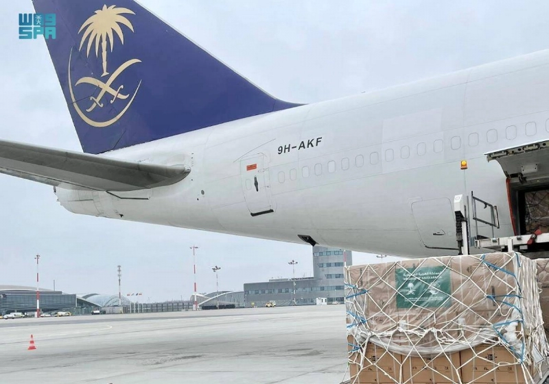 الطائرة السعودية قبل اقلاعها (واس)
