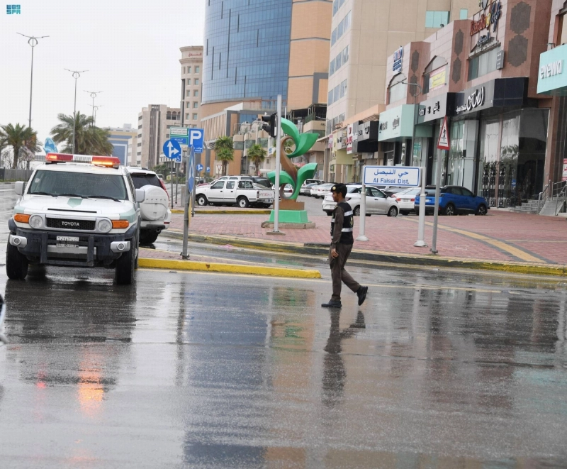 تنظيم حركة السير أثناء هطول الأمطار