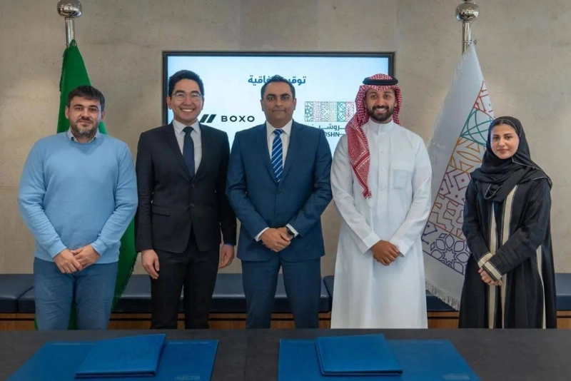 على هامش التوقيع