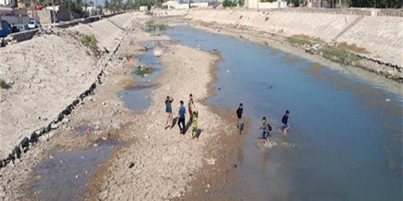 نهر الفرات بالعراق يتعرض للجفاف (مكة)
