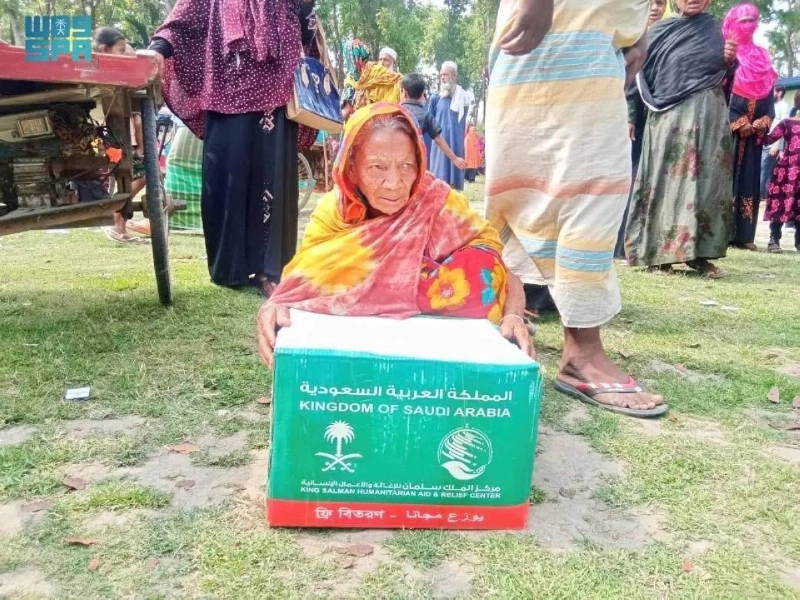 بنجلاديشية تحمل السلة السعودية