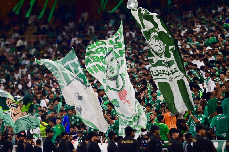 جماهير الأهلي تساند فريقها في الديربي ( مكة)
