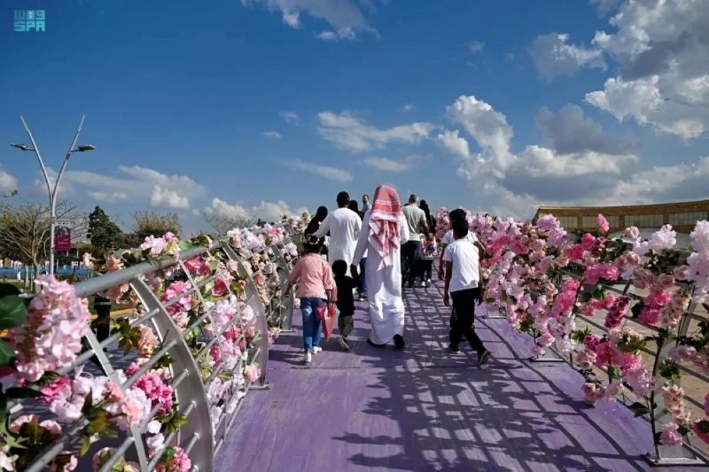 من المهرجان السابق في الطائف