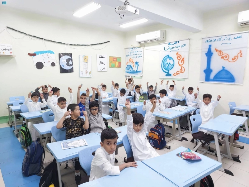 طلاب خلال انتظامهم بالمدارس (مكة)
