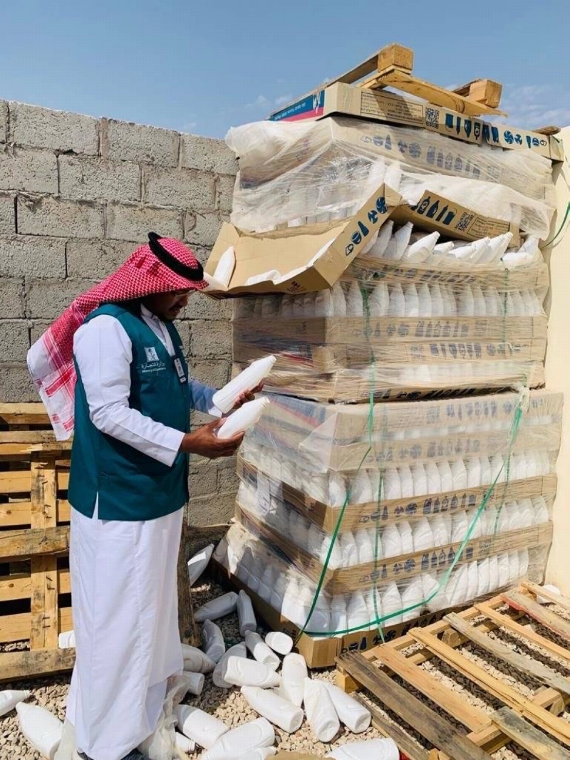 مراقب خلال مداهمة المزرعة (مكة)