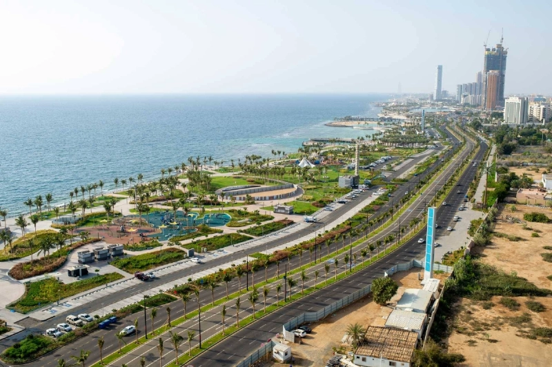 اللون الأخضر يكسو كورنيش جدة (مكة)