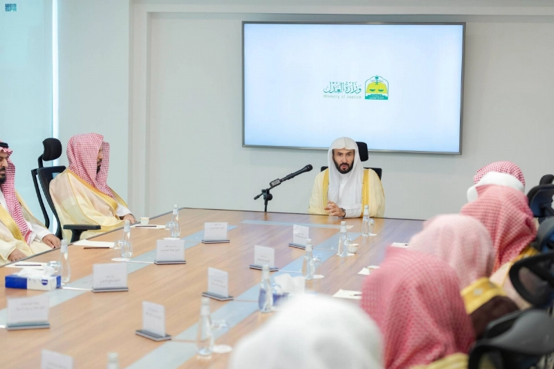 وليد الصمعاني خلال لقائه رؤساء المحاكم (مكة)