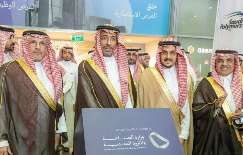 الخريف مفتتحا اسبوع الصناعة