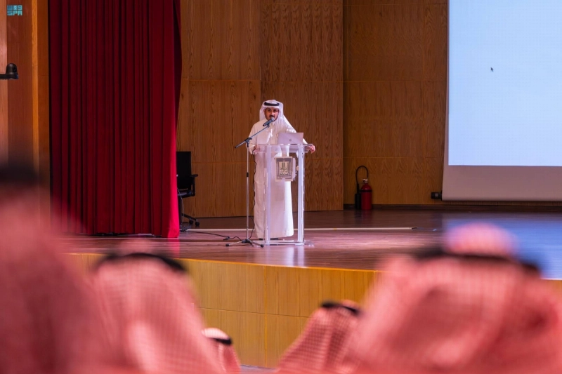 حامد القرني متحدثا خلال اللقاء (مكة)