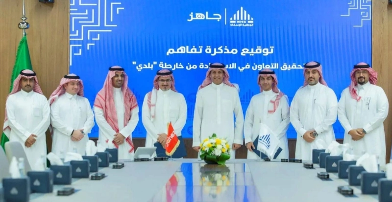 على هامش التوقيع