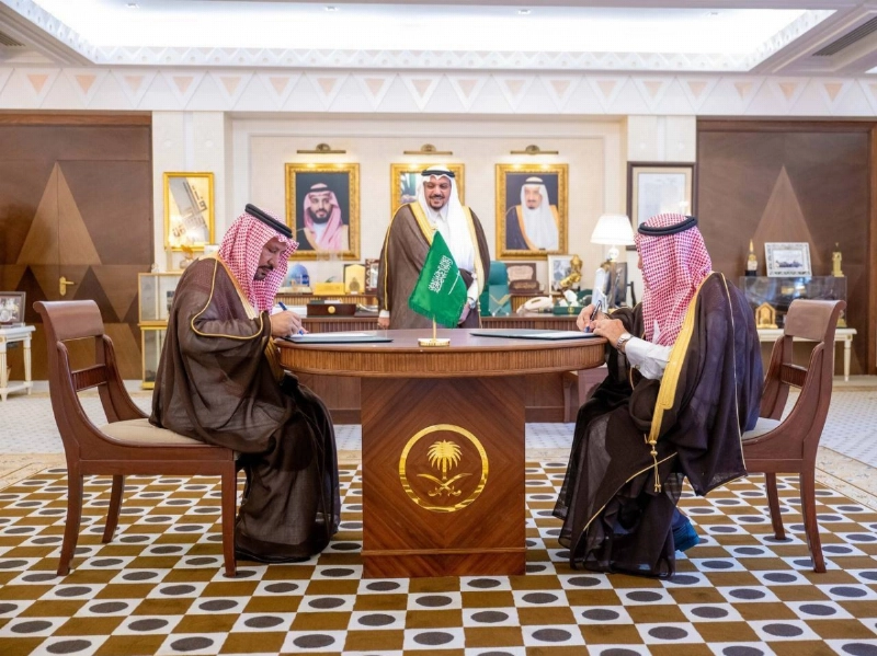 فيصل بن مشعل خلال رعايته التوقيع (مكة)