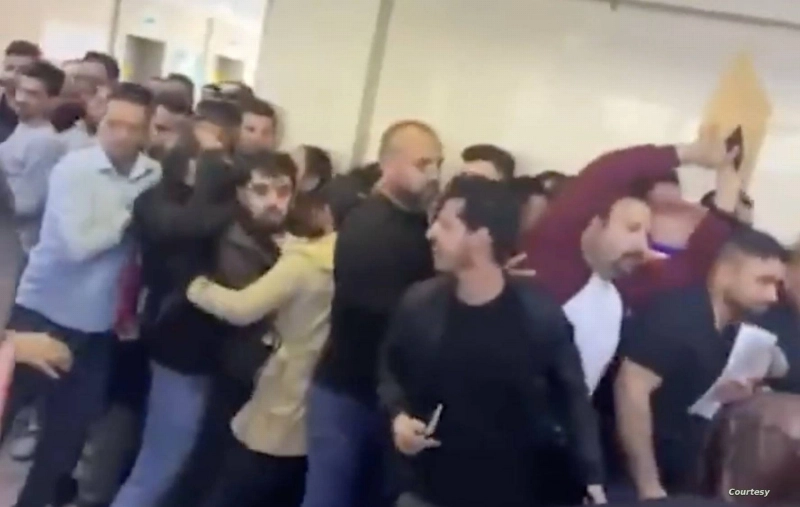 عراقيون تم إحتجازهم في لبنان (مكة)