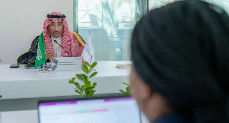 الخريف متحدثا في المؤتمر