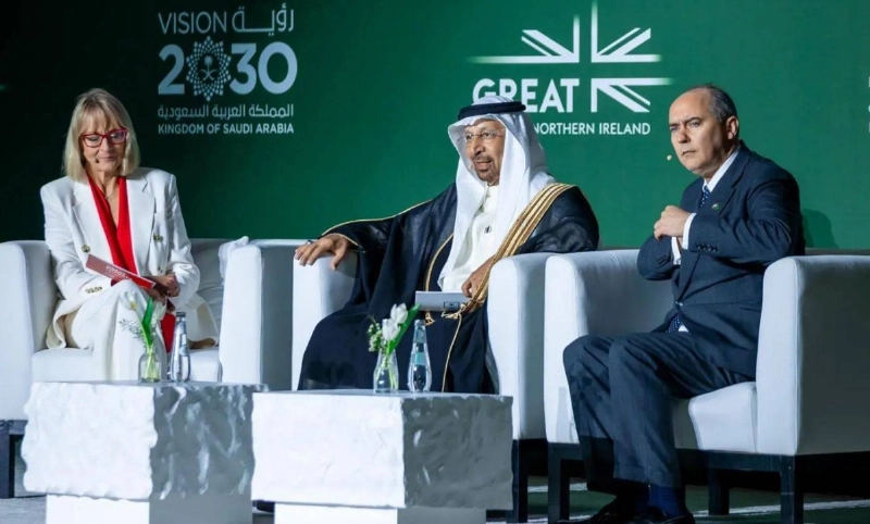 الفالح خلال الجلسة