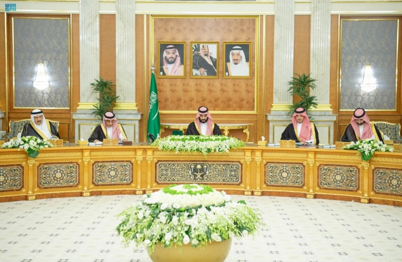 الأمير محمد بن سلمان لدى ترؤسه جلسة مجلس الوزراء في جدة أمس (واس)