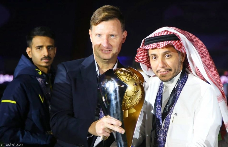 صفوان السويكت مع كأس السوبر