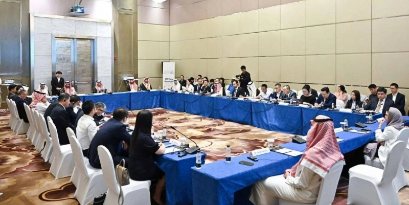 من الاجتماع