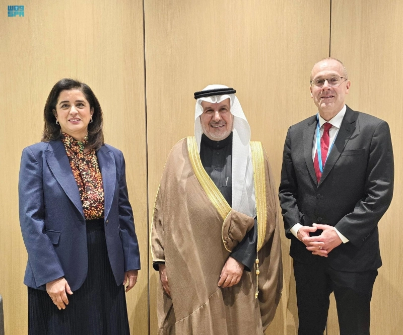 الربيعة مع مسؤولي الصحة العالمية