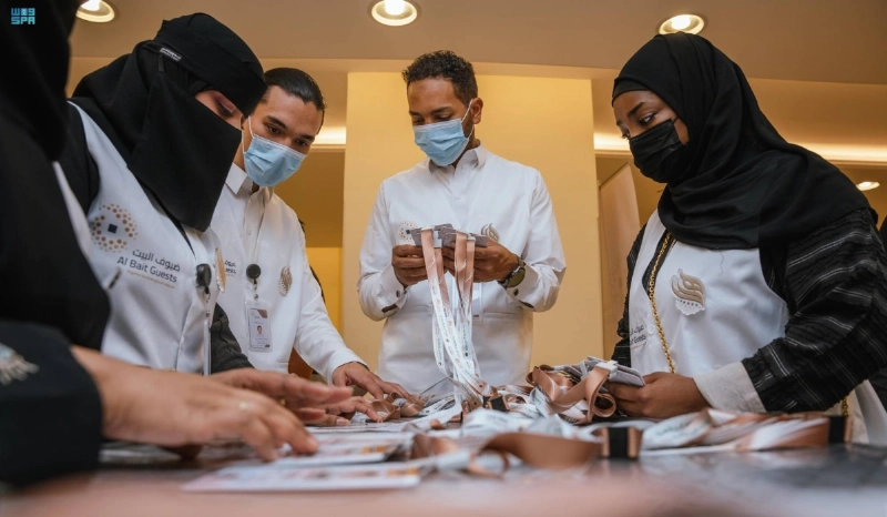 توزيع بطاقات نسك التعريفية (مكة)