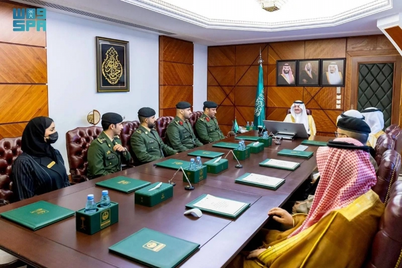 سعود بن نايف خلال رعايته الاتفاقيات (مكة)