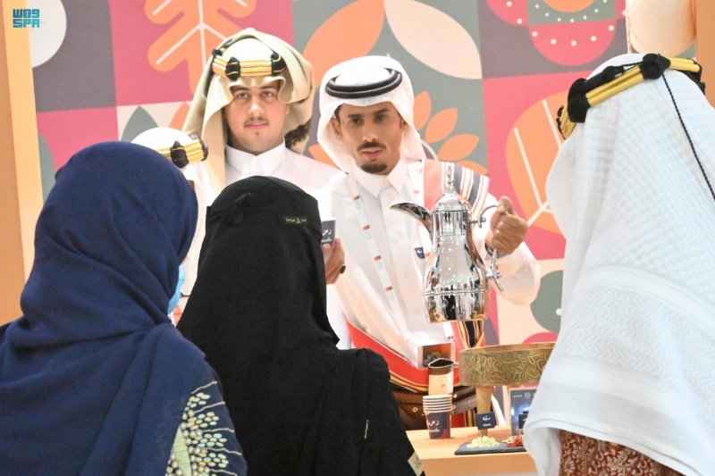 تقديم القهوة بإحدى المناسبات (مكة)
