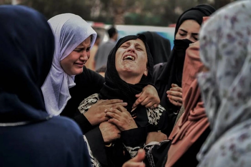 ألم وقهر على وجوه نساء غزة (مكة)