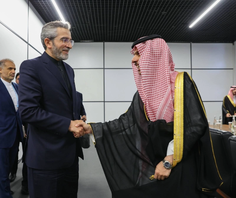 الفرحان مع نظيره الإيراني (واس)