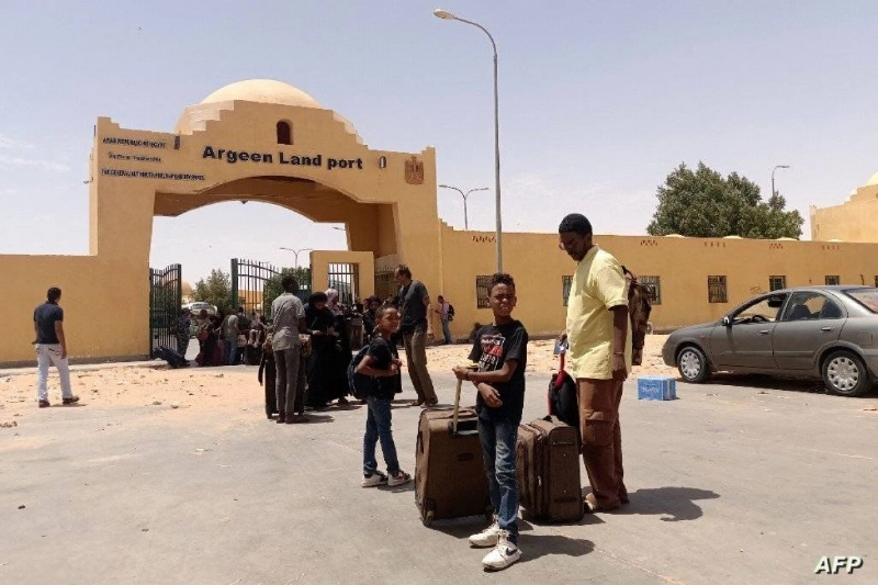 سودانيون على الحدود مع مصر (مكة)