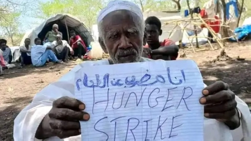 سوداني مضرب عن الطعام (مكة)
