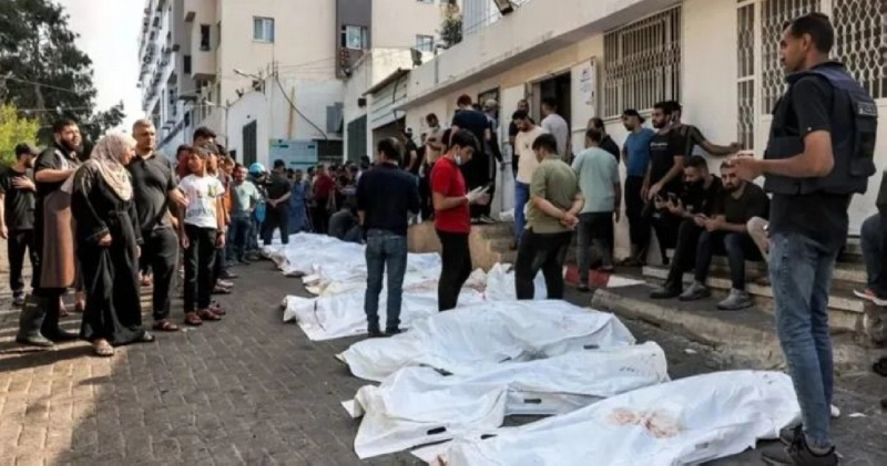 غزاويون يودعون شهداءهم في مشهد محزن (مكة)