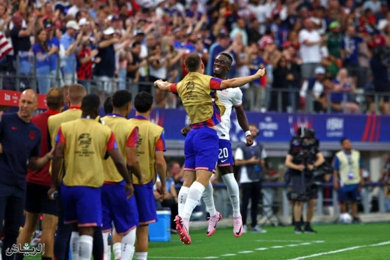 احتفال لاعبي أمريكا بالفوز على بوليفيا
