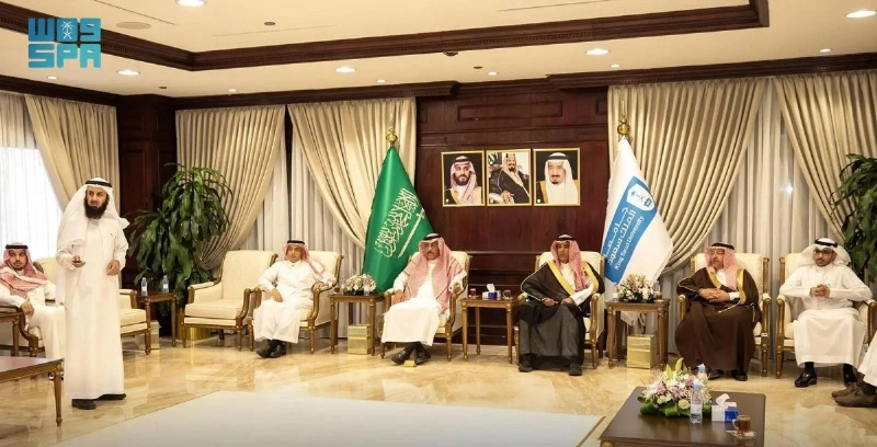 من تدشين الجائزة (مكة)