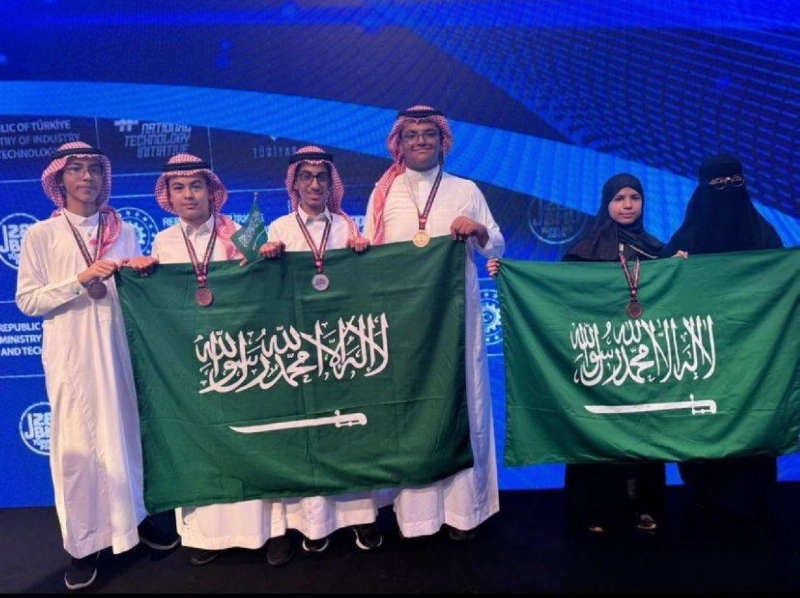 الطلاب الفائزون بالجوائز