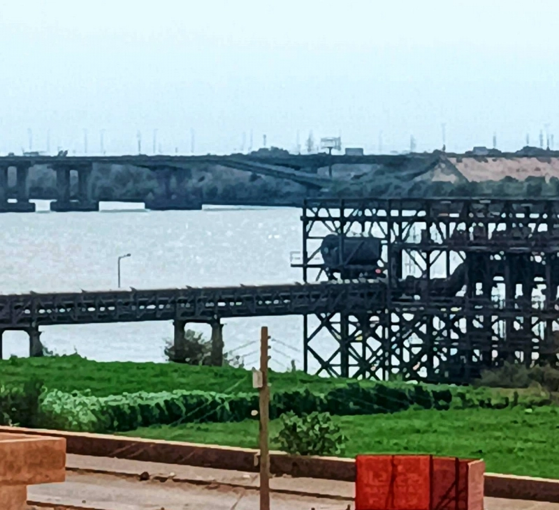 جانب من جسر الحلفايا يتعرض للدمار (مكة)
