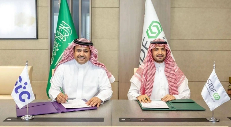 خلال التوقيع